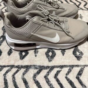 Nike air max only worn a couple times